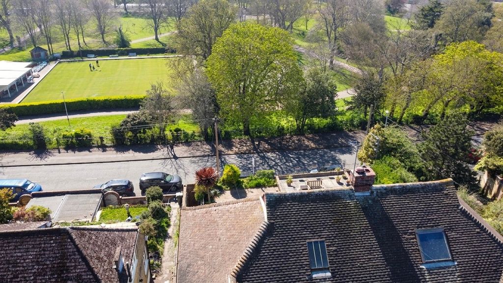 Property photo 2 of 20