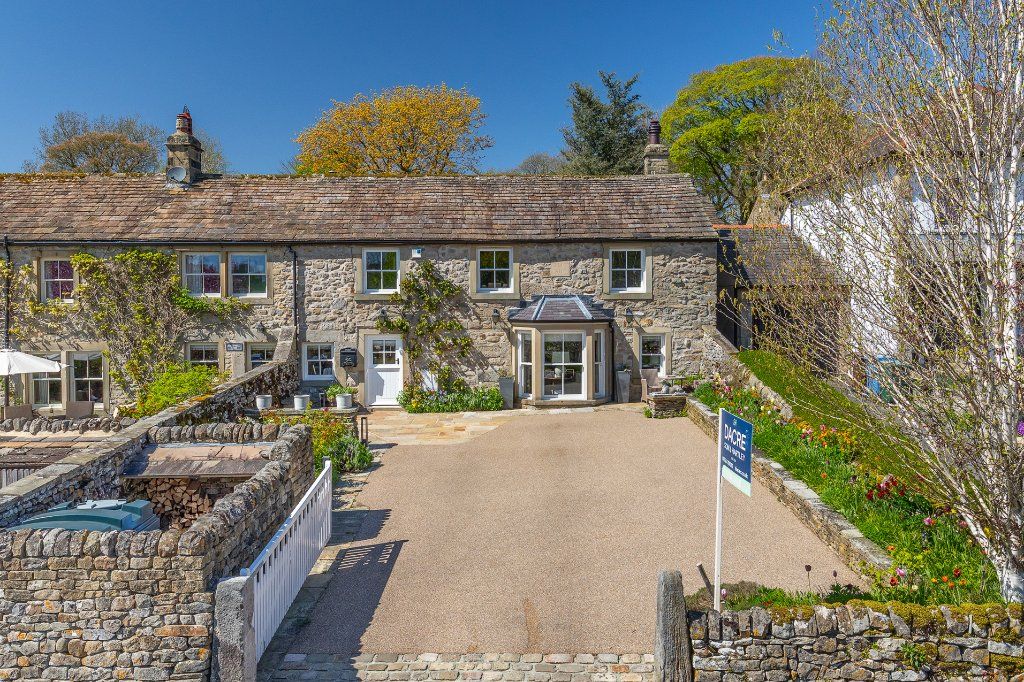 Property photo 1 of 31 Hollywell Barn
