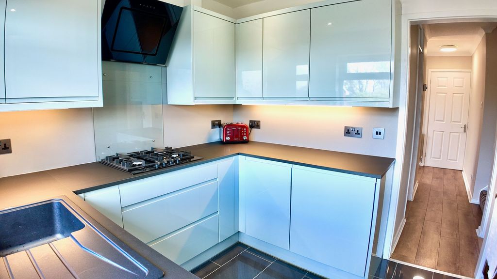 Property photo 2 of 29