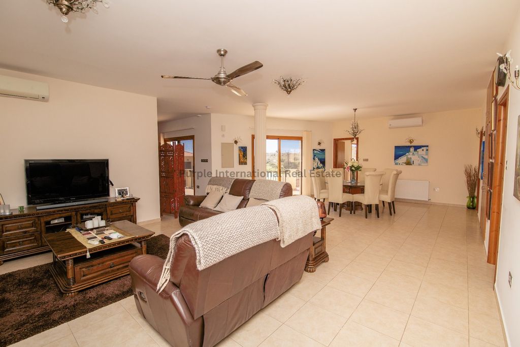 Property photo 3 of 48