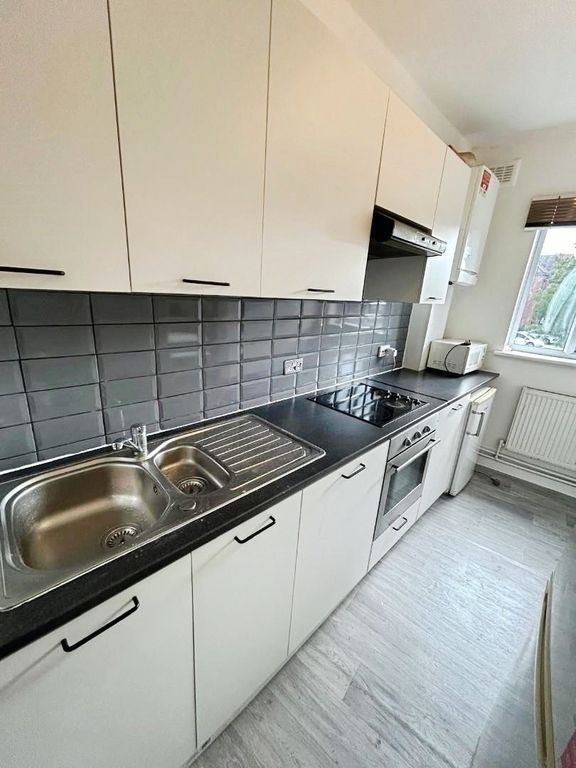 Property photo 2 of 4 Pbox-Kitchen-339348.Jpg