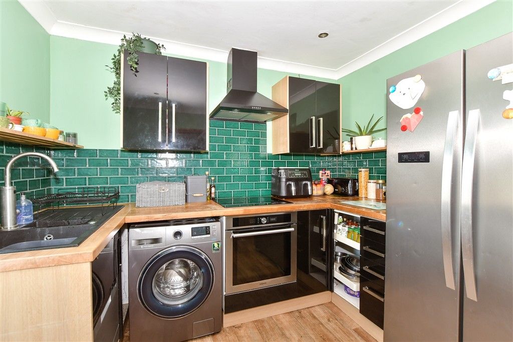 Property photo 2 of 11 Kitchen