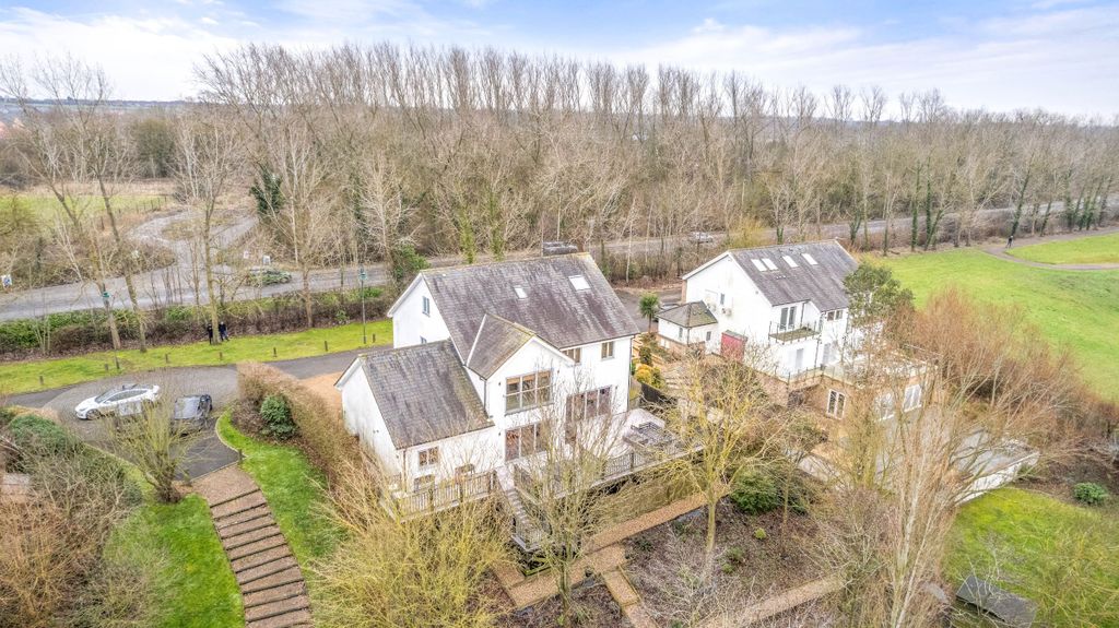 Property photo 1 of 25