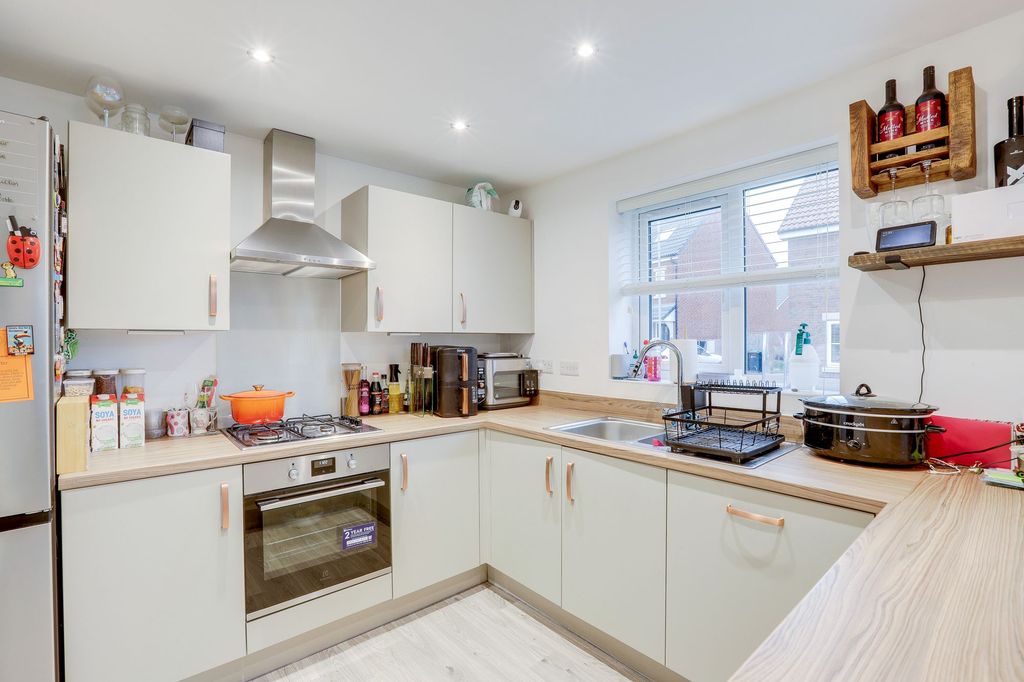 Property photo 3 of 23