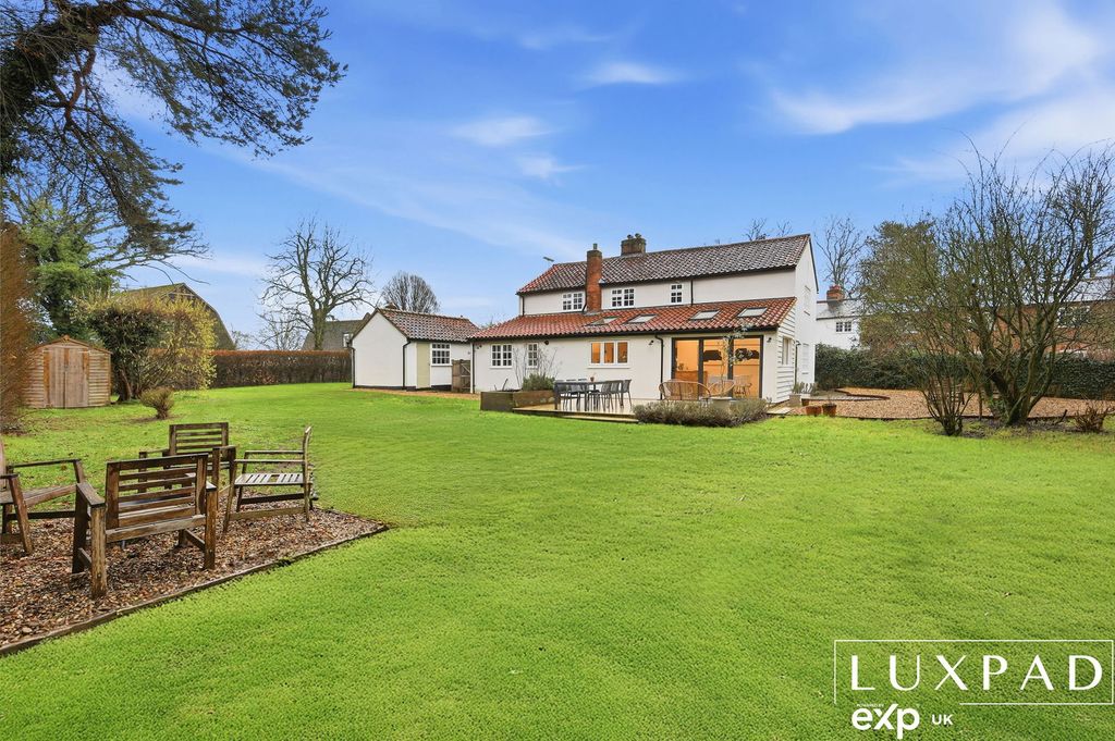 Property photo 2 of 35