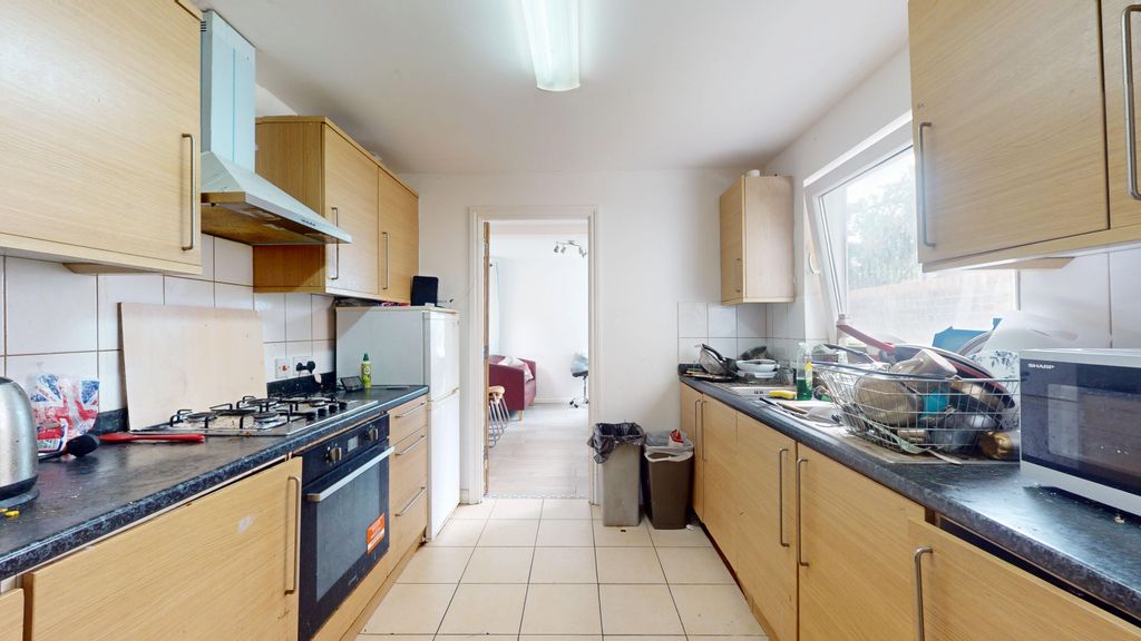 Property photo 2 of 7 Kitchen - Angle 1