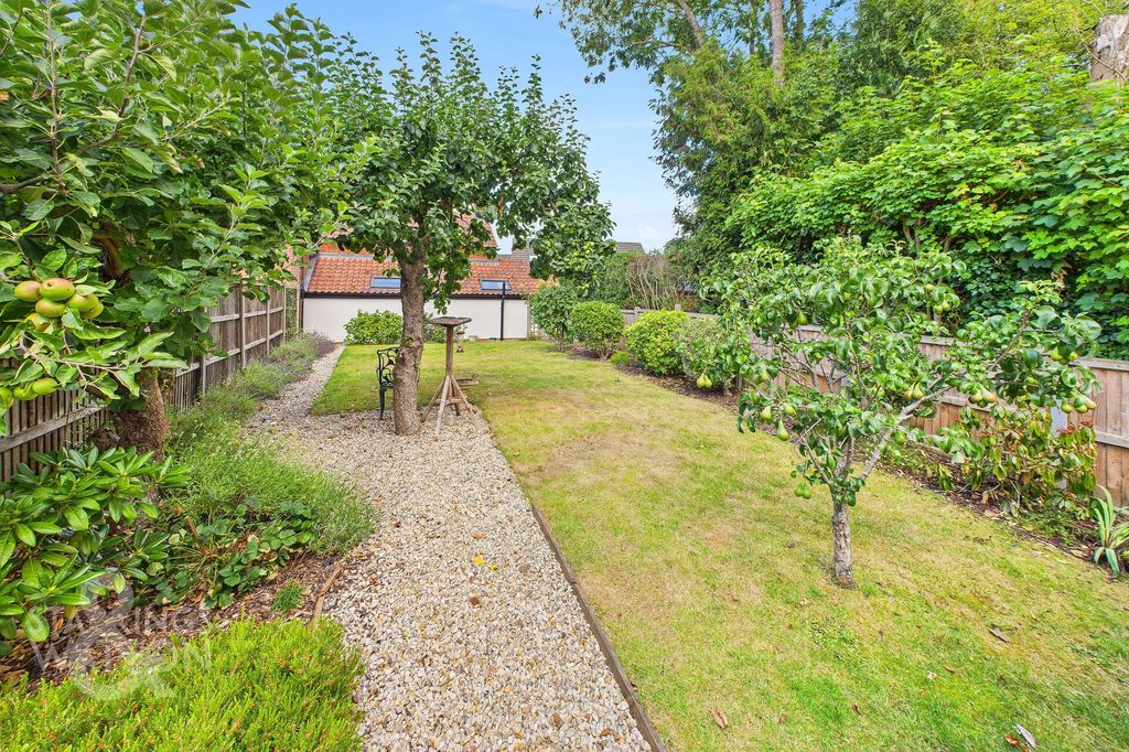 Property photo 3 of 21