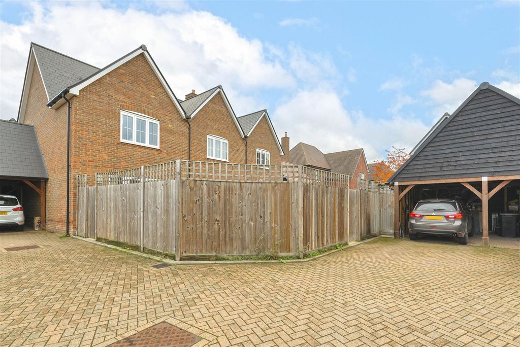Property photo 2 of 12 6Nightingale12.Jpg