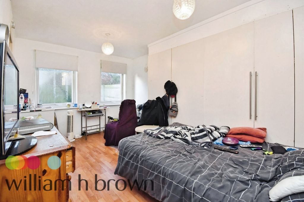 Property photo 1 of 18 Image