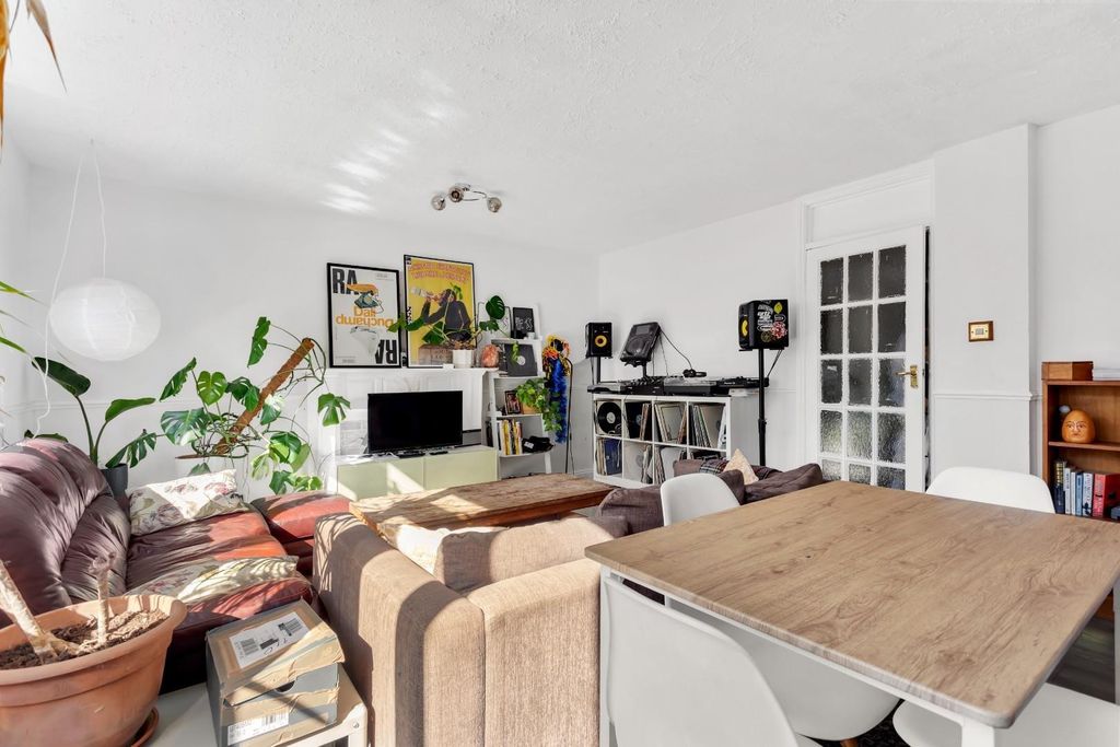 Property photo 3 of 12 Nh8_G6Zjpuoptumbpvrx5Q.Jpg