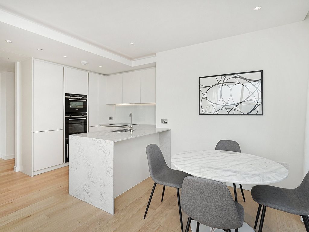 Property photo 2 of 16 Hampton Tower