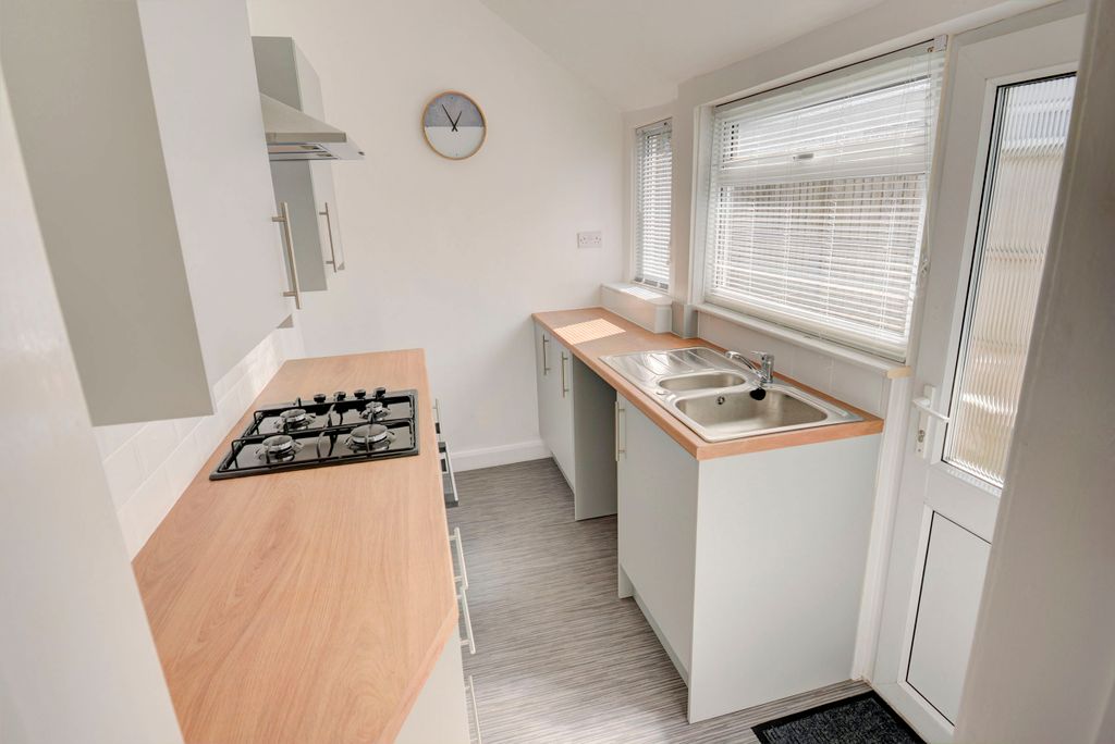 Property photo 3 of 10 Kitchen - View 1
