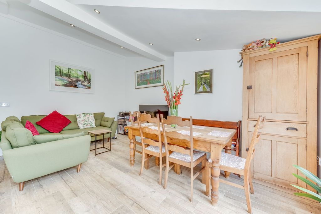 Property photo 2 of 36