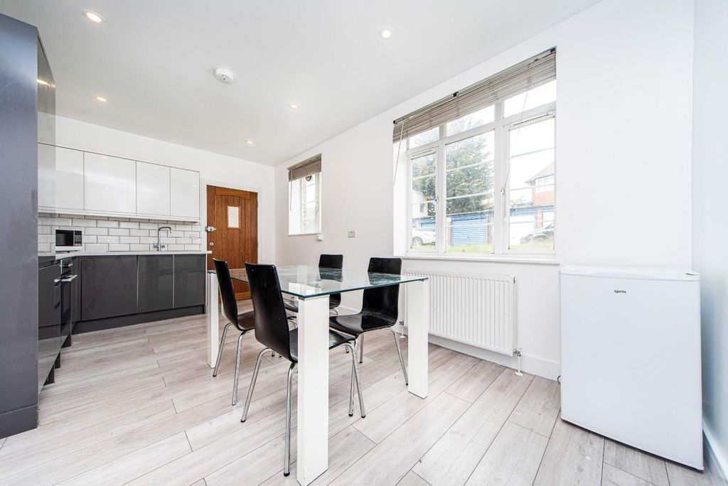 Property photo 3 of 25 Open Plan Lr &amp; Kitchen (3).Jpg