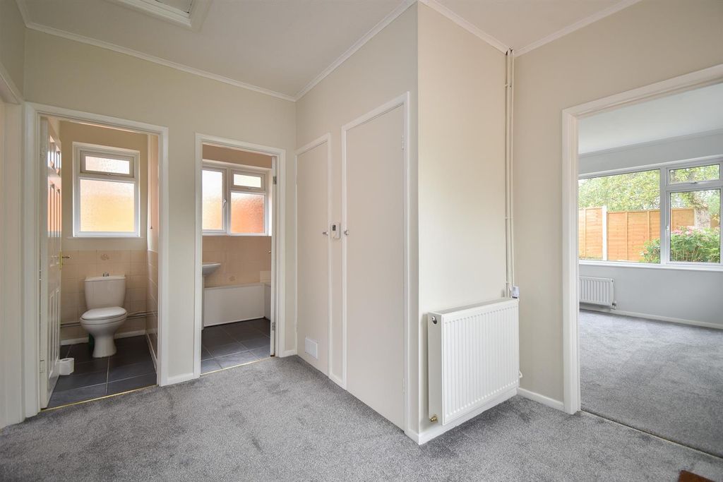 Property photo 3 of 16 Entrance Hall