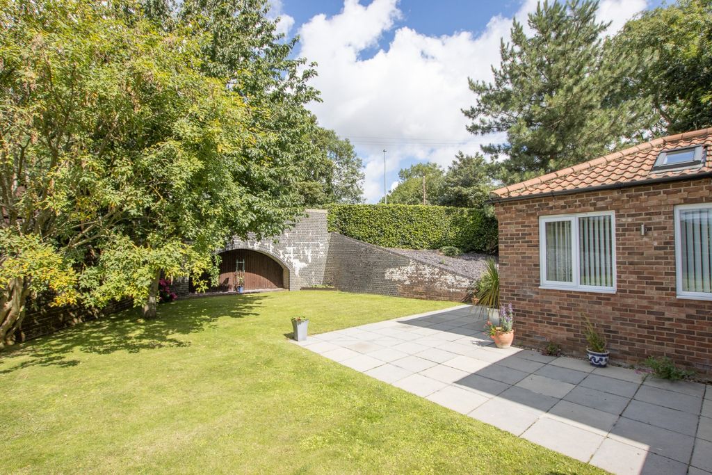 Property photo 3 of 36 2551107