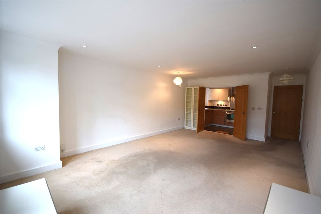 Property photo 2 of 18 Picture No. 23