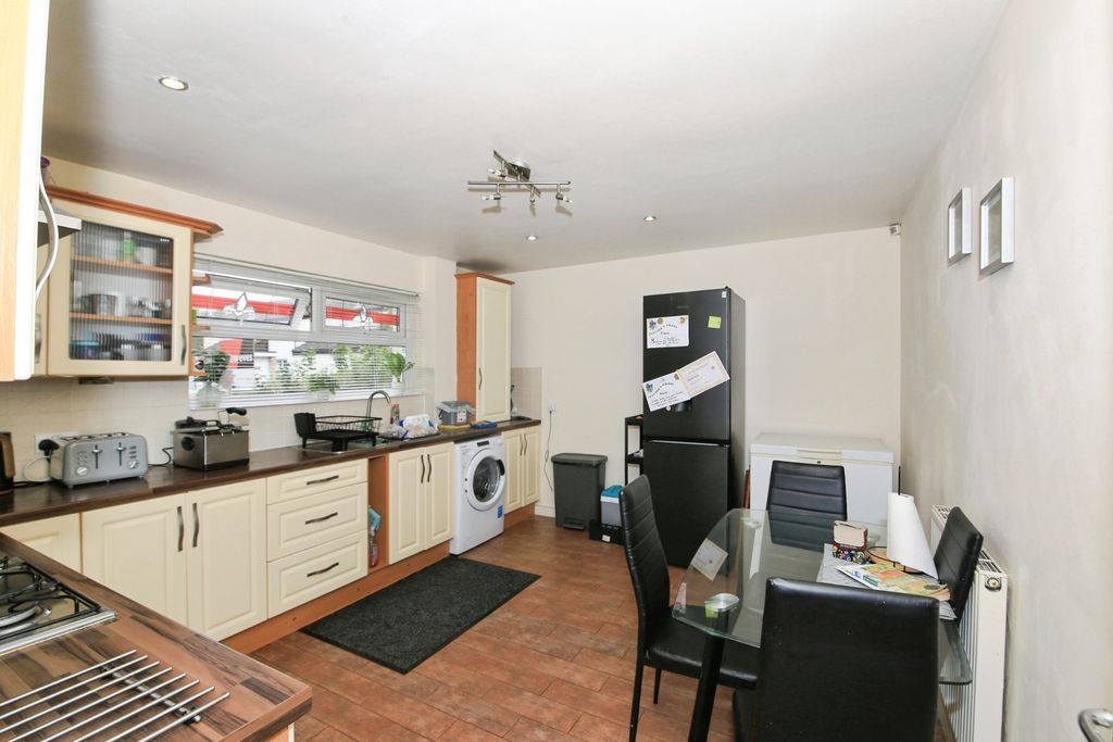 Property photo 3 of 12 Pbox-Img.Jpg