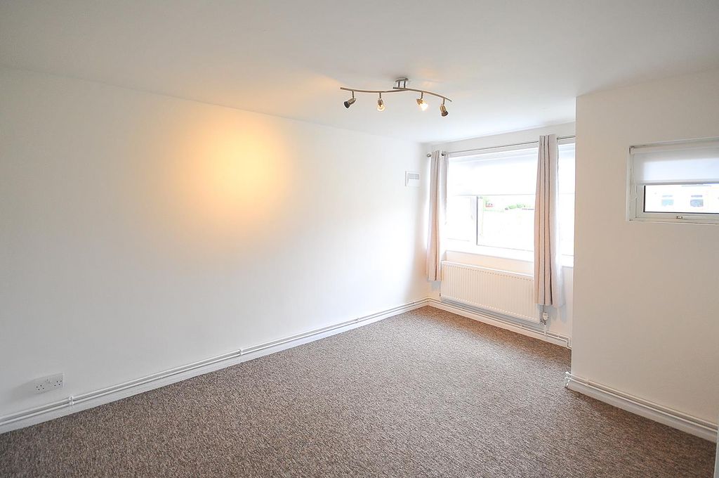 Property photo 3 of 7 Liv2.Jpg