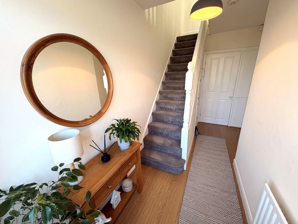 Property photo 3 of 22 Entrance Hall