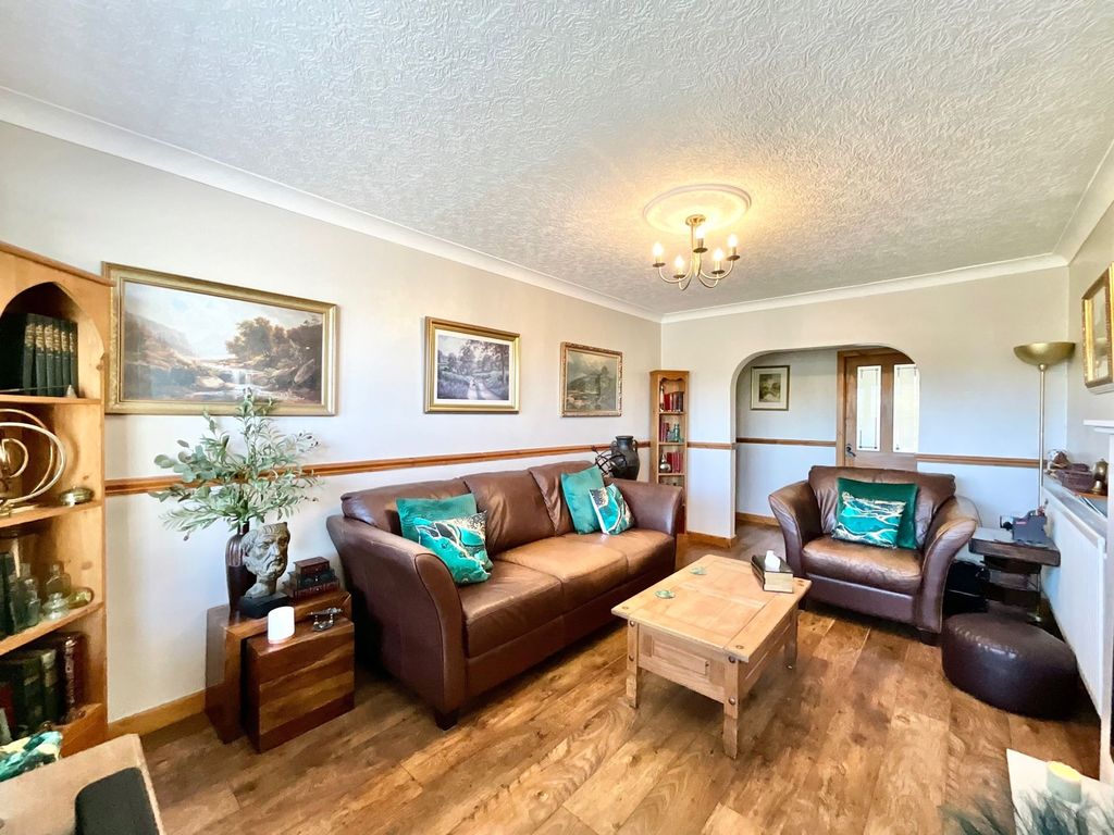 Property photo 2 of 31