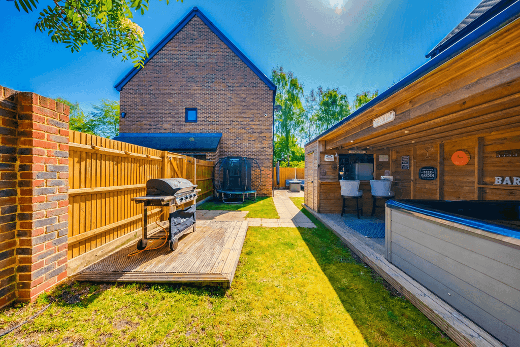 Property photo 1 of 32 Three Bedroom Semi Detached House For Sale In Kings Hill, Me19