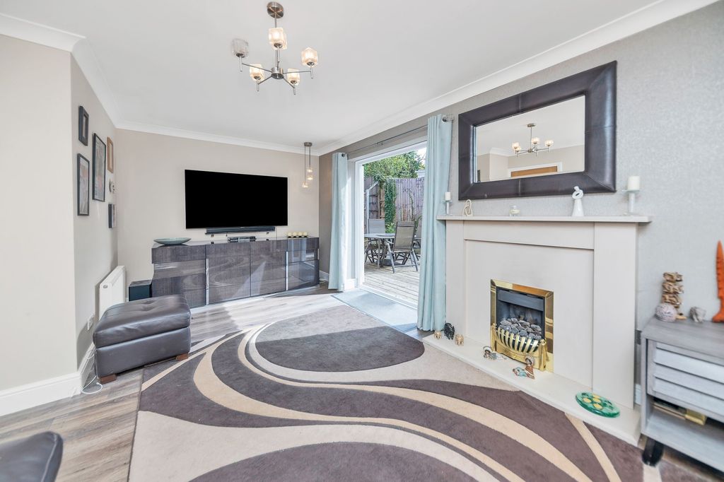 Property photo 3 of 28