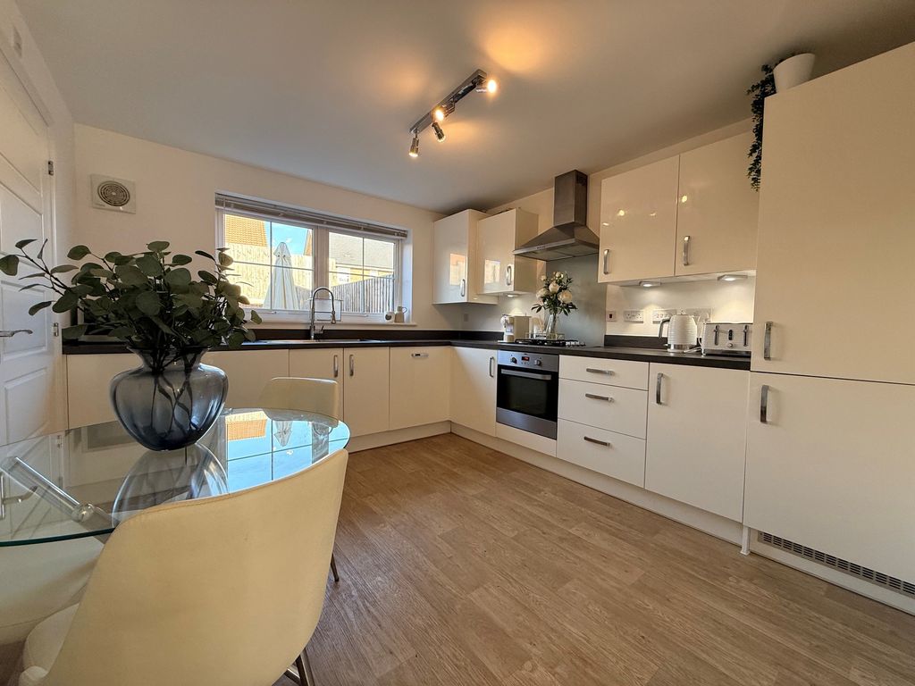 Property photo 2 of 16 Kitchen