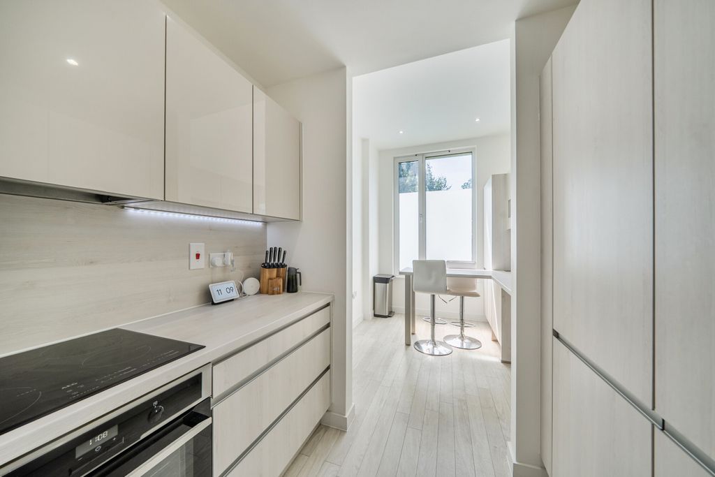Property photo 3 of 21 1481070-12-6A351E...