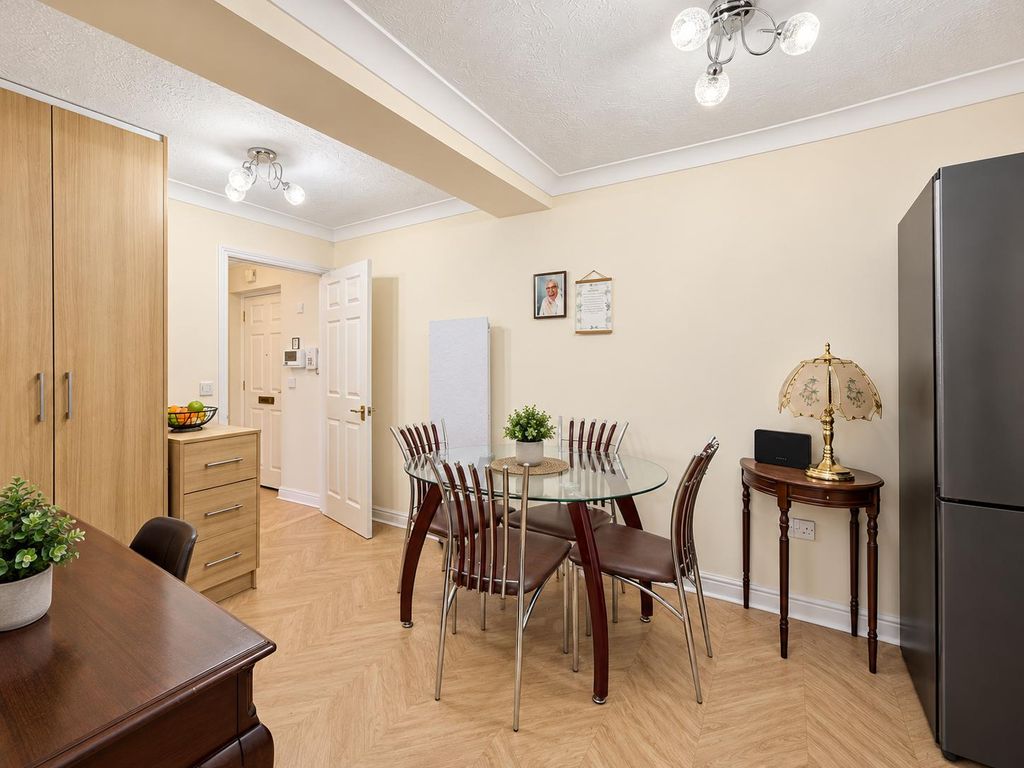 Property photo 3 of 5 Bishops Court, Watford Road, Ha0 3Fe (4)