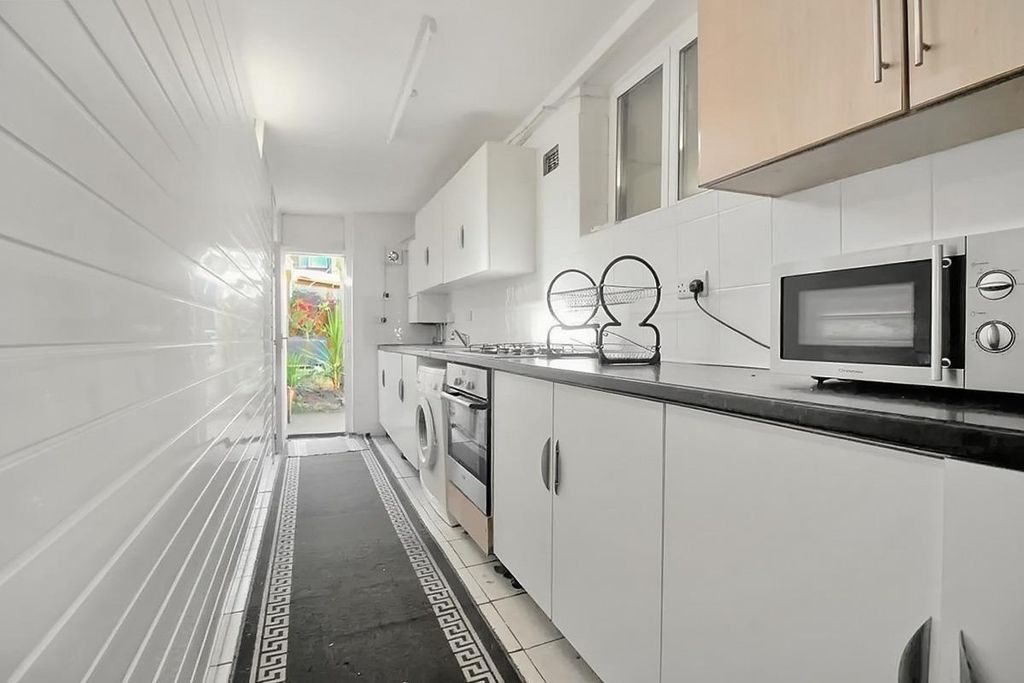 Property photo 1 of 10 10001.Jpg