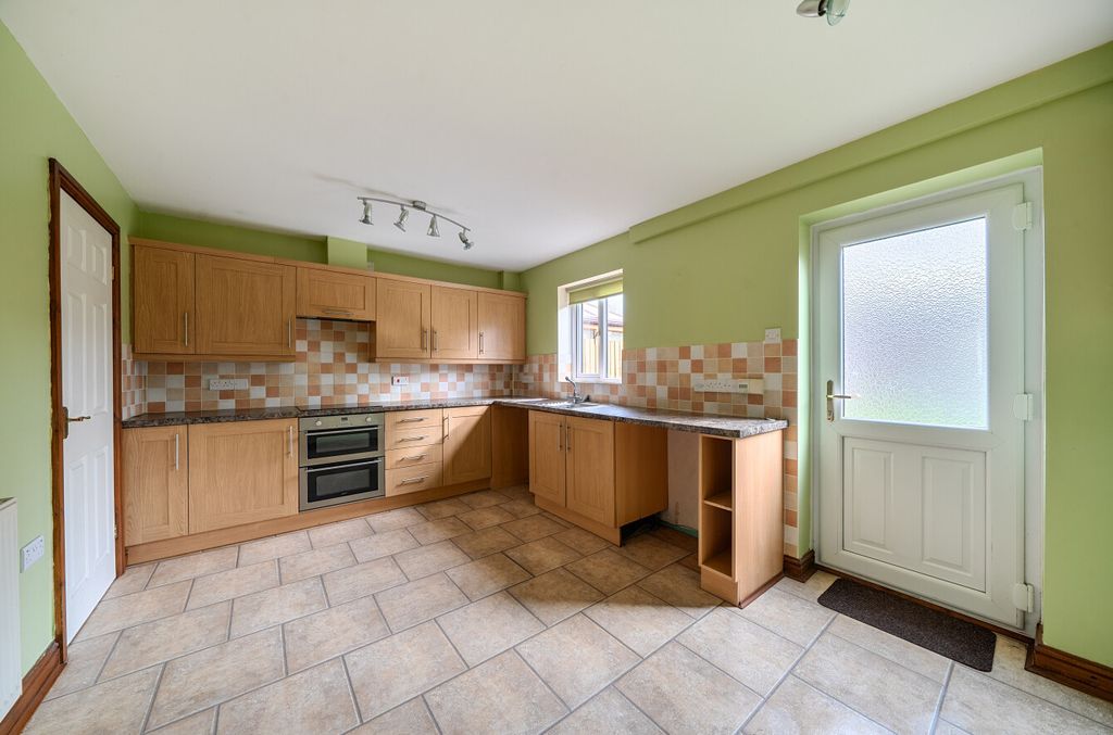 Property photo 2 of 22 1440640-9-69E0Aea...