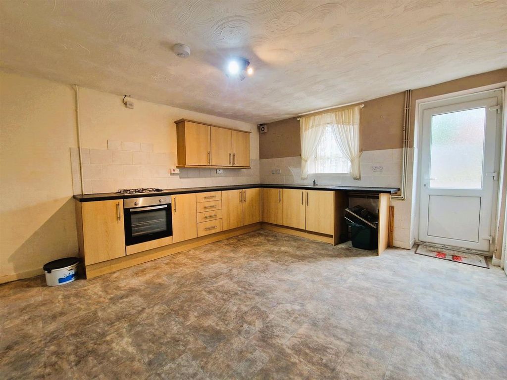 Property photo 3 of 13 1000172818.Jpg