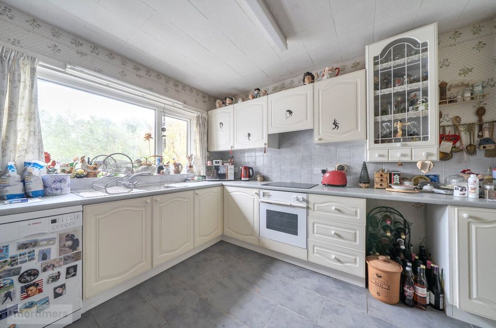 Property photo 2 of 22 Kitchen