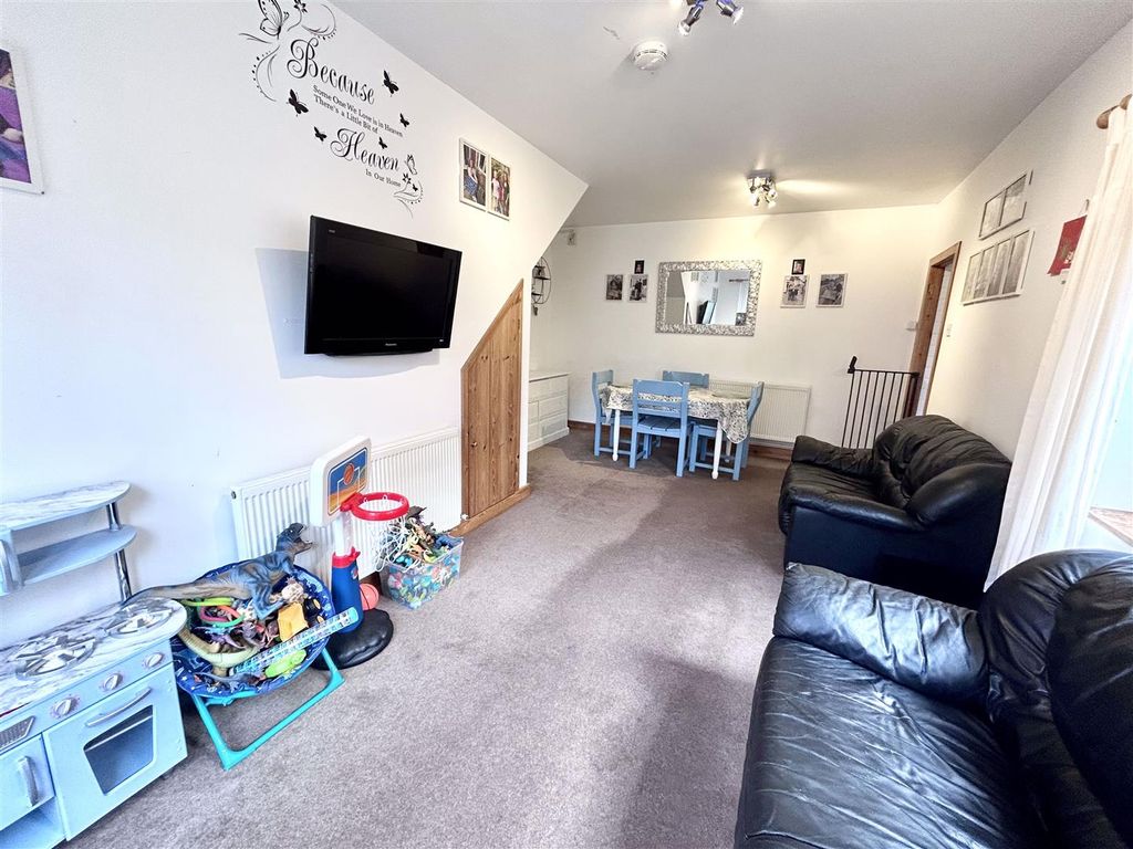 Property photo 3 of 23