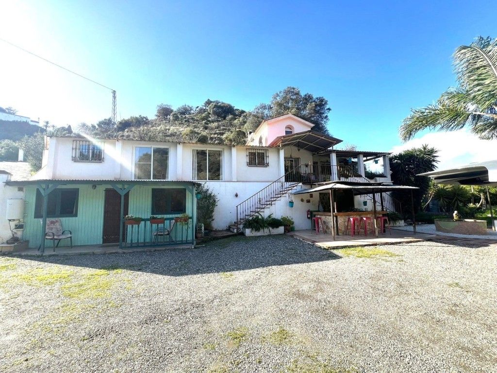 Property photo 2 of 20 Building
