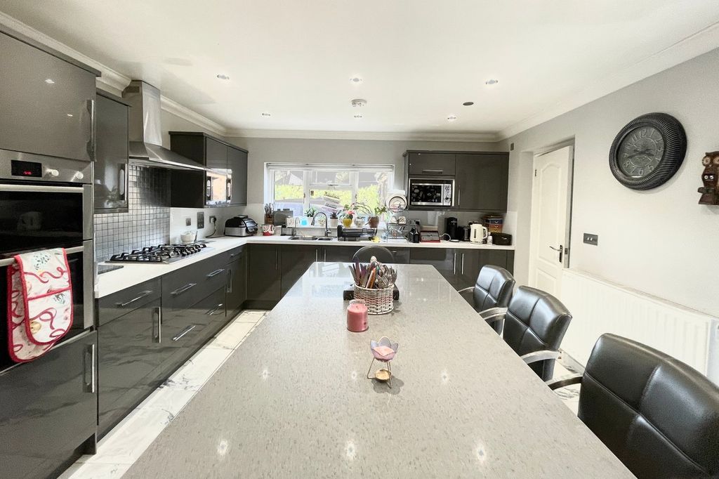 Additional image 12 of 5 bed detached house for saleWoodcot Gardens, Farnborough GU14