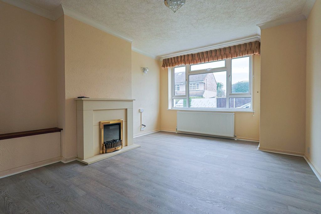 Property photo 2 of 25