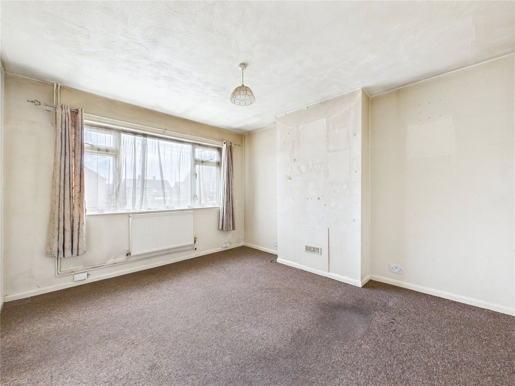 Property photo 2 of 8 Picture No. 11