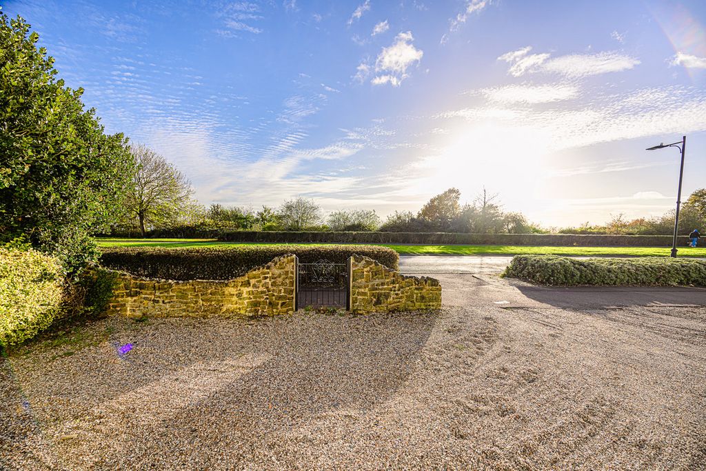 Property photo 3 of 44