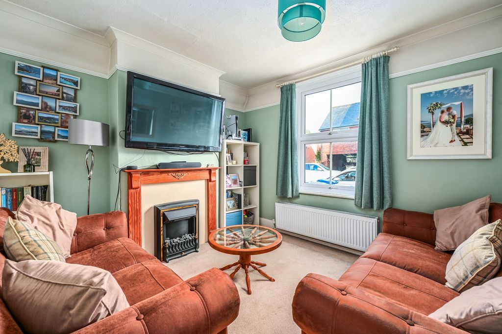 Property photo 2 of 11 Living Room