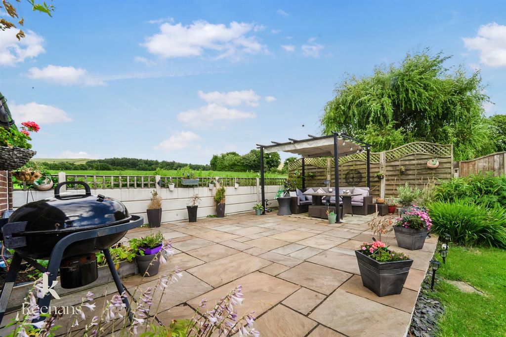 Property photo 3 of 44 Rochdale Road-39.Jpg