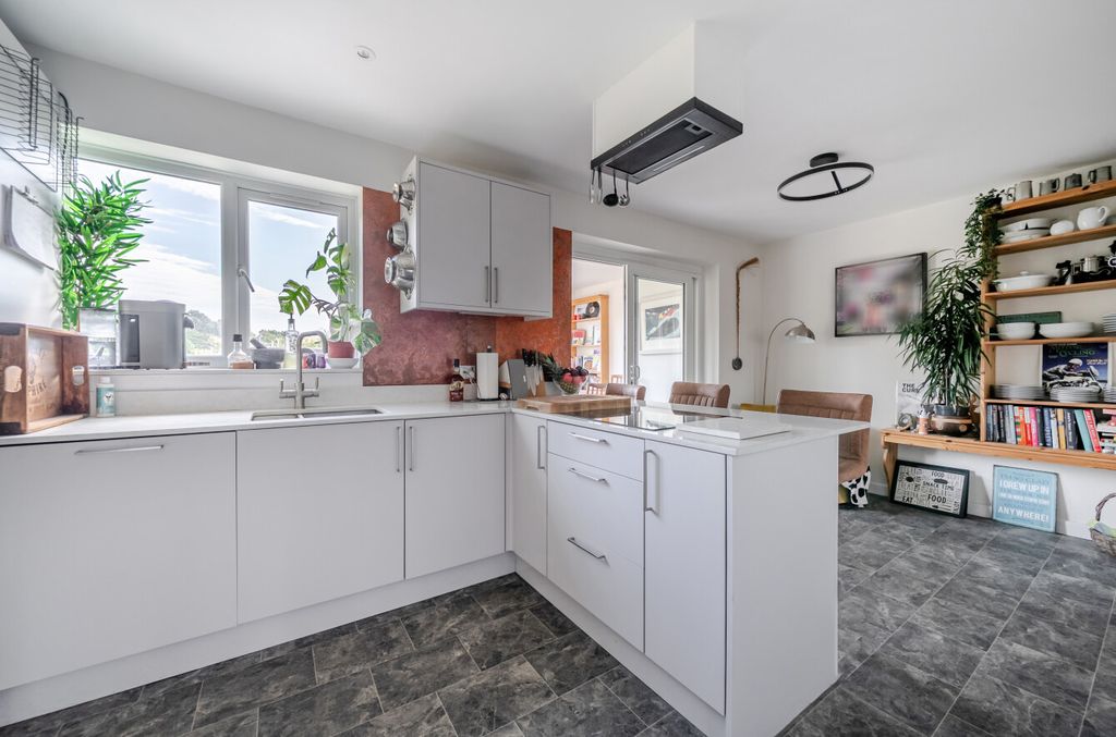 Property photo 3 of 13 1485470-4-6A5De6B...