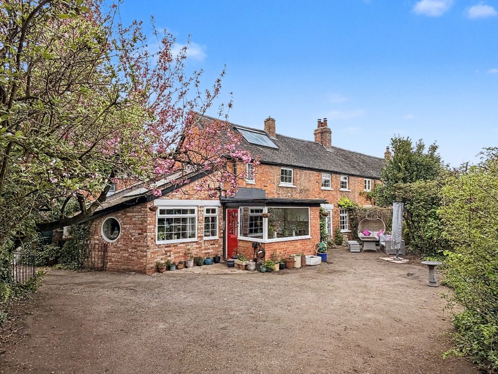 Property photo 1 of 62 4850412