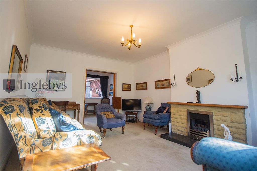 Property photo 3 of 27