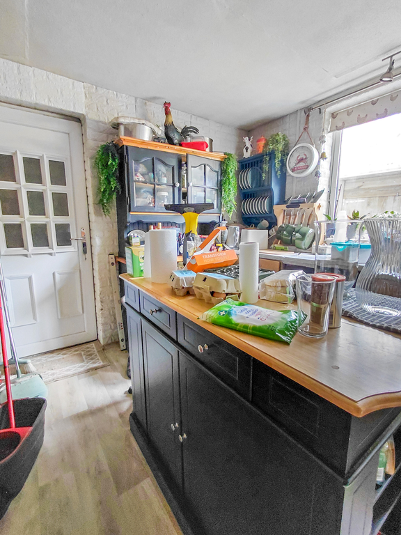 Property photo 3 of 6