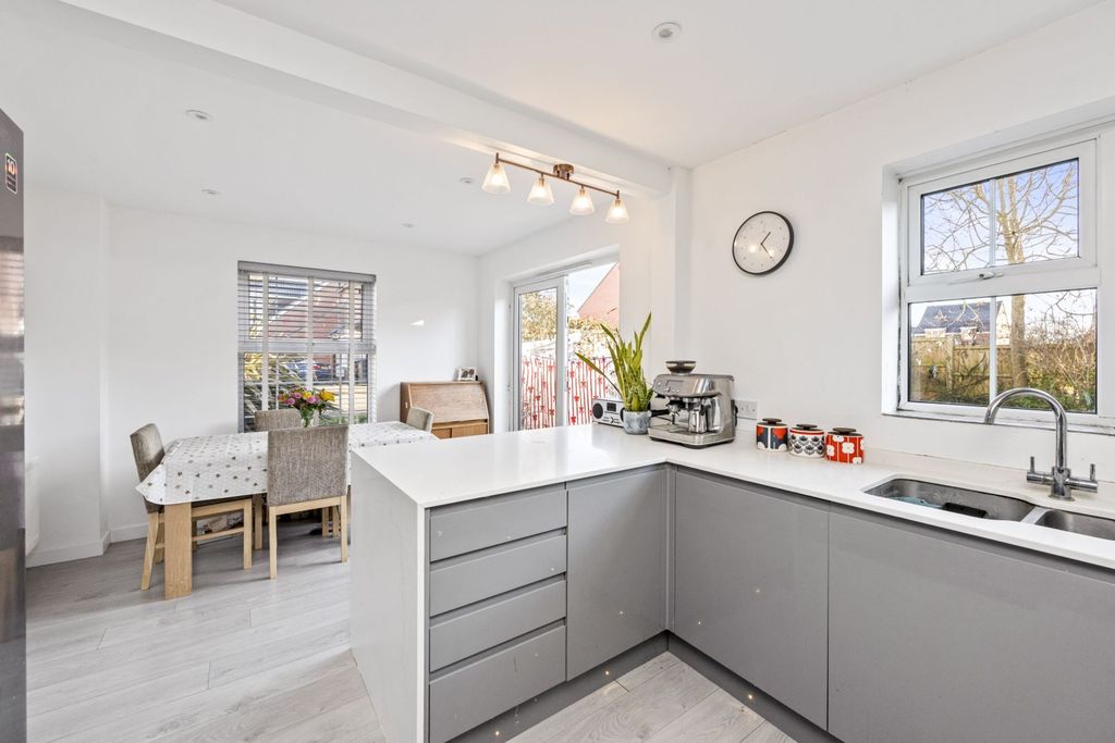 Property photo 2 of 17 Kitchen