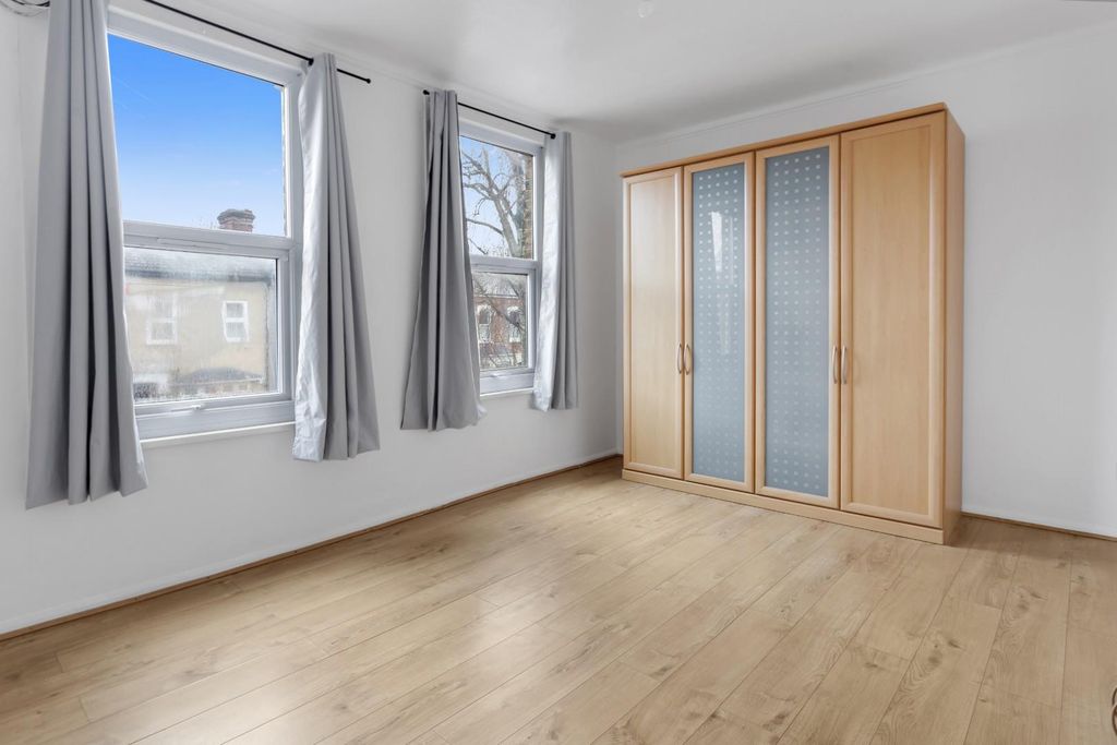 Property photo 3 of 12 Principle Bedroom