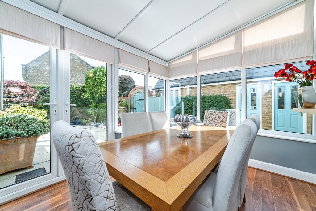 Property photo 3 of 38 Conservatory