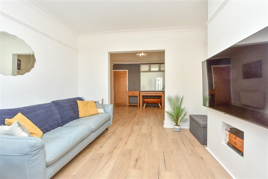 Property photo 1 of 7 Lounge